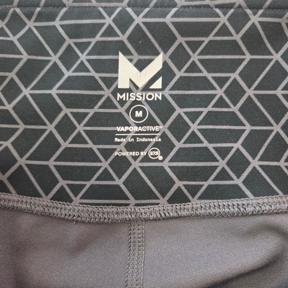 MISSION VaporActive System Mid-Rise Capri Leggings Color Moonless Night Geo Med - Picture 3 of 9